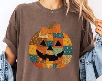 Camisa de calabaza de Halloween con patchwork retro ComfortColors®, camisa de calabaza de Halloween, camisa de temporada espeluznante, lindo atuendo de Halloween para mujer, regalo de Halloween