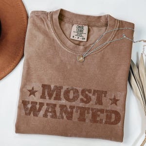 Comfort Colors® - Chemise de cow-boy Most Wanted, Chemise western, Chemise de célibataire western, Chemise de cow-boy Most Wanted, Chemise western, T-shirt de célibataire western