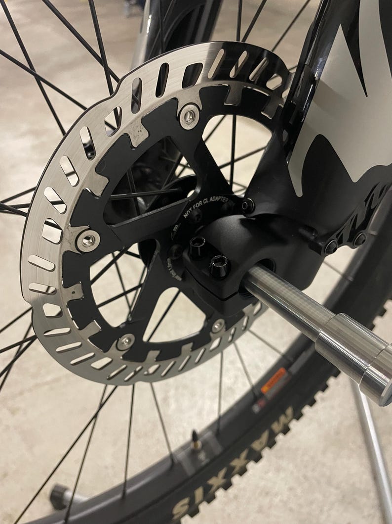 Manitou Dorado Achsadapter 15 mm. Lass dein 15 mm Boost Laufrad in seiner Downhill Gabel mit Leichtigkeit laufen. Bild 3