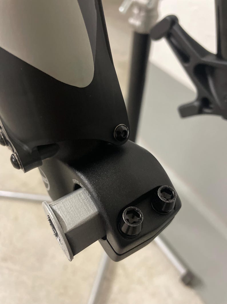 Manitou Dorado Achsadapter 15 mm. Lass dein 15 mm Boost Laufrad in seiner Downhill Gabel mit Leichtigkeit laufen. Bild 5