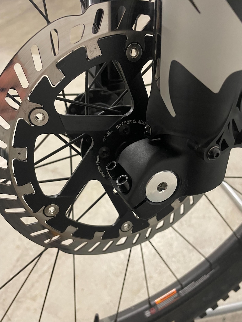 Manitou Dorado Achsadapter 15 mm. Lass dein 15 mm Boost Laufrad in seiner Downhill Gabel mit Leichtigkeit laufen. Bild 2