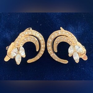 Vintage TRIFARI Rhinestone Gold Tone Clip On Earrings SIGNED