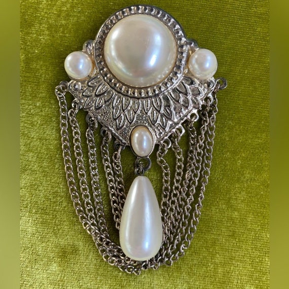 Antique Faux Mobe Pearl Brooch - image 1