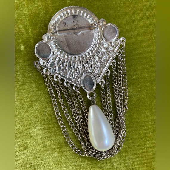Antique Faux Mobe Pearl Brooch - image 2