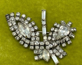 Vintage Hollywood Regency Period Rhinestone Brooch Unmarked