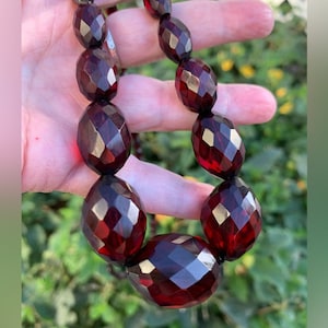Vintage Bakelite Cherry Graduated Faceted Bead Necklace 42.5 Grams TESTED