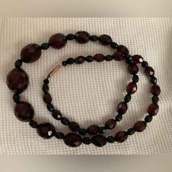 Vintage Faceted Cherry and Black Graduated Bakeli… - image 4