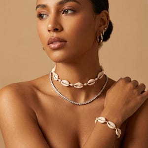Shell Necklace and Bracelet Set, Handmade Macrame, Cowrie Necklace, Natural Shell Choker, Beach Jewelry, Shell Jewellery, Gift for her