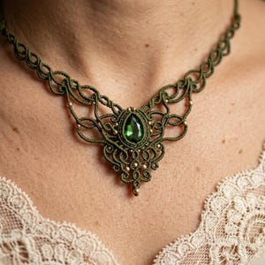 マクラメクリスタルネックレス、マイクロマクラメプレシオサネックレス、オリーブグリーンの女神マクラメネックレス、ボヘミアンマクラメグリーンストーンネックレス