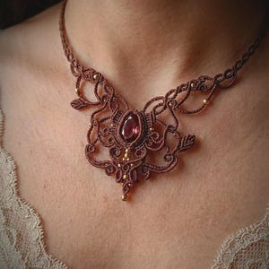 Makramee Elegante Halskette, Braune Mikromakramee Halskette mit Preciosa Kristall, Blatt Choker, Kleine Zarte Makramee Halskette, Göttinnen Halskette
