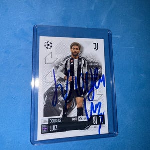 Douglas Luiz signierte Match Attax Karte mit COA