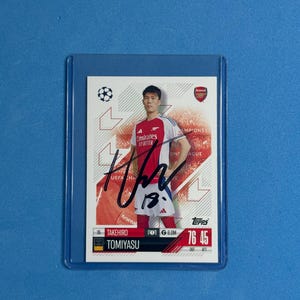 Takehiro Tomiyasu signierte Match Attax Karte mit Echtheitszertifikat