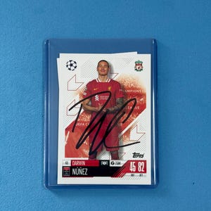 "Darwin Nunez signierte Match Attax Karte mit Echtheitszertifikat."