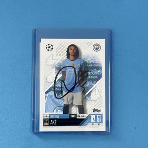 Nathan Ake signierte Match Attax Karte mit COA