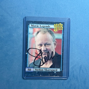Tarjeta coleccionable firmada 'Movie Legends' de Stellan Skarsgard con certificado de autenticidad
