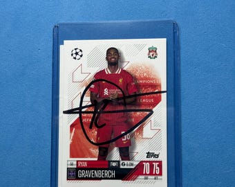 Ryan Gravenberch podpisał kartę Match Attax z certyfikatem autentyczności