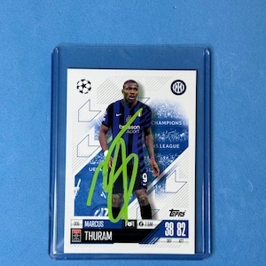 "Marcus Thuram signierte Match Attax Karte mit Echtheitszertifikat."