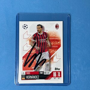 Theo Hernandez signierte Match Attax Karte mit COA