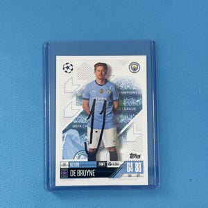 "Kevin De Bruyne signierte ""Match Attax"" Karte mit Echtheitszertifikat."