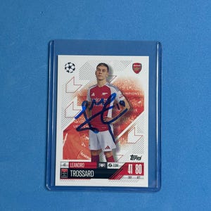 Leander Trossard signierte Match Attax Karte mit Echtheitszertifikat