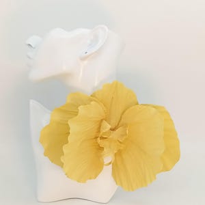 Broche grande de rosa amarilla, broche grande de tela, broche grande, broche grande de orquídea, broche de flor amarilla para ramillete, broche de flor de tela