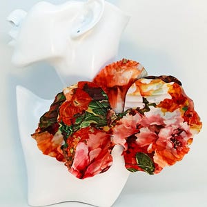 Broche bloemenprint. Grote maat bloem. Grote broche dames. Bloemenbroche van zijde. Grote bloemenspeld. Enorme bloemenbroche. Extra grote broche.