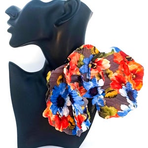 Bold and Beautiful: XL Floral Brooch for Every Outfit