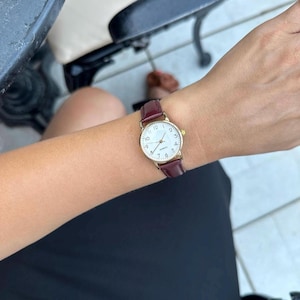 Minimalist Women’s Wristwatch – Leather Strap – Elegant and Stylish Watch - Perfect Gift for Her - Elegant Vintage-Style Women’s Watch