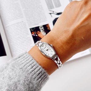 StyleWatch vintage pour femme - Montre-bracelet à cadran bleu - Montre pour femme en or ou en argent - Montre rétro élégante pour femme - Cadeau pour elle - Montre pour femme