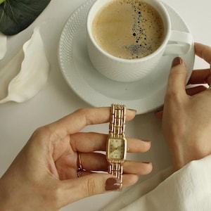Timeless Elegance Vintage Style Square Dial Women's Bracelet Watch in Gold & Silver - Elegant Gift for Her