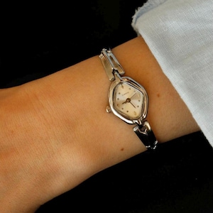 Montre-bracelet à quartz élégante en or pour femme, cadeau pour elle, montre-bracelet classique minimaliste
