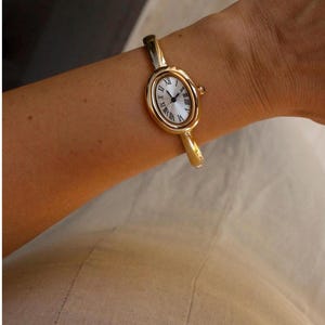 Vintage Style Gold Oval Armbanduhr - Elegante Armbanduhr mit römischen Ziffern für Frauen - Minimalistisches Retro Geschenk für Sie