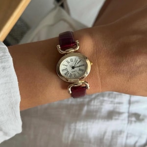 Reloj de mujer estilo vintage – Reloj dorado con números romanos – Correa de cuero – Regalo elegante – Reloj de pulsera clásico