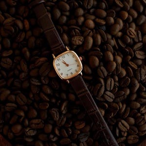 Montre carrée de style vintage pour femmes - Montre-bracelet à quartz de style rétro avec bracelet en cuir marron minimaliste