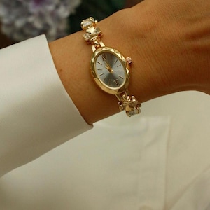 Luxury Vintage Women’s Bracelet Watch – Gold, Elegant - Stylish Design for Special Occasions & Everyday Wear