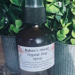 Natural Bug Repellent Spray: Essential Oils, DEET-Free, Kid & Pet Friendly