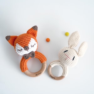 Sonajero de ganchillo para bebés, Regalos para baby shower, Sonajero de madera personalizado para bebé, Sonajero de madera personalizado para bebé, Regalo para recién nacido, Regalo para sobrino o sobrina