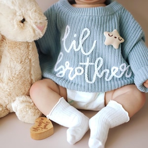Hand bestickter großer Bruder Pullover, personalisiertes Kleinkind-Geburtstagsgeschenk, Baby-Namen gestricktes Kleinkind, Schwangerschaftsankündigung, neugeborenes Babygeschenk