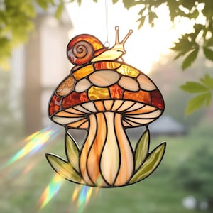 Funghi con acchiappasole in acrilico colorato a forma di lumaca, decorazione autunnale da appendere alla finestra, regalo in stile cottagecore per amici, colleghi e amanti dei funghi.