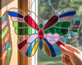 Acchiappasole in acrilico a forma di farfalla personalizzato, acchiappasole a forma di farfalla, regalo commemorativo a forma di cuore per la famiglia, decorazione per finestre commemorative, acchiappasole commemorativo in acrilico
