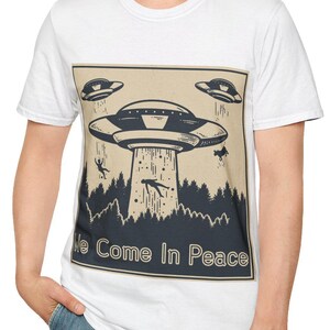 Retro Alien T-Shirt: &#39;We Come In Peace&#39; Graphic Tee