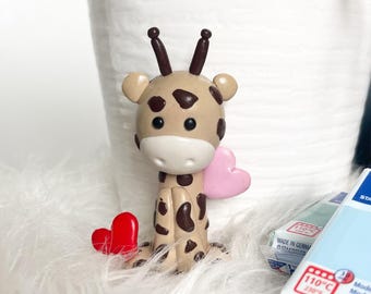 Fimo Giraffe with Heart - Gift for Her, Unique Valentine&#39;s Day Gift, Autumn Gift, Couple Creation, Giraffe in Love, Figurine
