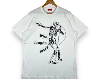 Vintage Barbara Kruger Art Tee: Who Laughs Last? - Extra Large
