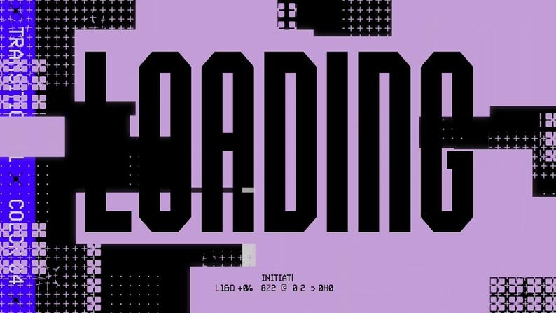 Puede incluir: Obra de arte digital con la palabra "LOADING" en letras negras y en negrita sobre un fondo lila claro. El dise&ntilde;o incorpora formas geom&eacute;tricas y patrones pixelados en negro, blanco y azul, con texto adicional en la parte inferior.