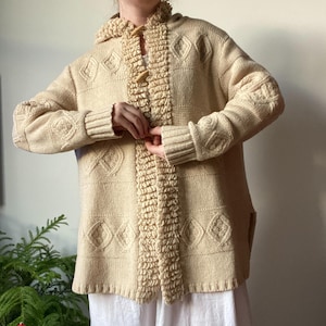 Vintage 70&#39;s Cream Wool Fisherman Tapestry Chunky Cable Knit Hooded Cardigan Sweater Size Large