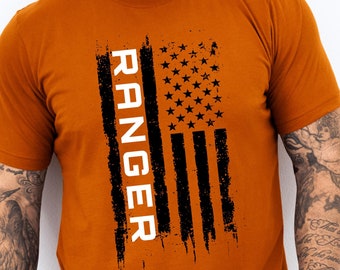 Maglietta Ranger con bandiera americana - Maglietta grafica effetto consumato, vestibilità unisex - Maglietta personalizzata con orgoglio per i veicoli patriottici per gli amanti dei camion e degli Overlander