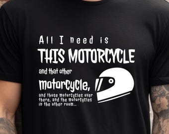 Motorcykelgrafik-t-shirt All I Need - Unisex biker-t-shirt, mjuk bomull, lätt passform - perfekt present till förare och motorcykelentusiaster