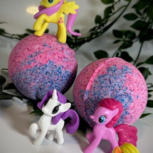 Pony Bath Bomb Mega Mega Bath Bomb. 300g Bath Bomb With a really large Pony Hidden inside Lovely Gift for Bath time fun.