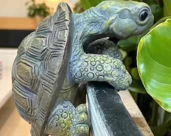 Mini Turtle Flower Pot Hanger – Resin Planter Edge Decor, Hanging Tortoise Figurine, Cute Cartoon Garden Ornament