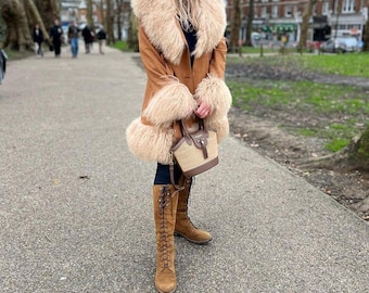Damski płaszcz w stylu lat 70 z brązowej skóry zamszowej Penny Lane, boho afgański kożuch vintage, idealny prezent zimowy